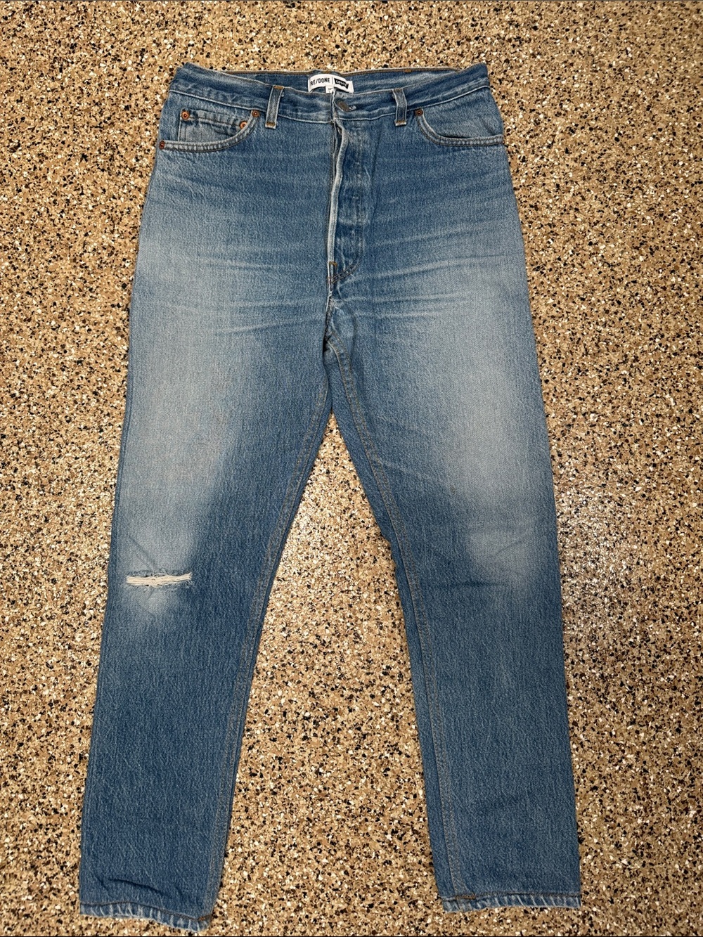 Re/Done Slim Straight Light Blue Jeans with Knee Rip